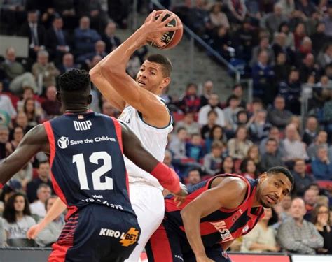 Desplazamiento Defensivo Del Baloncesto Todo Lo Que Necesita Saber