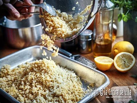 La quinoa (también llamada quínoa o quinua) es una semilla con algunas características parecidas a las de los cereales por eso se dice que es un pseudocereal y aunque su forma de cocción se asemeja mucho a la del arroz hay que tener algunas precauciones a la hora de cocinarla. Cómo cocinar quinoa | La cocina de Lila