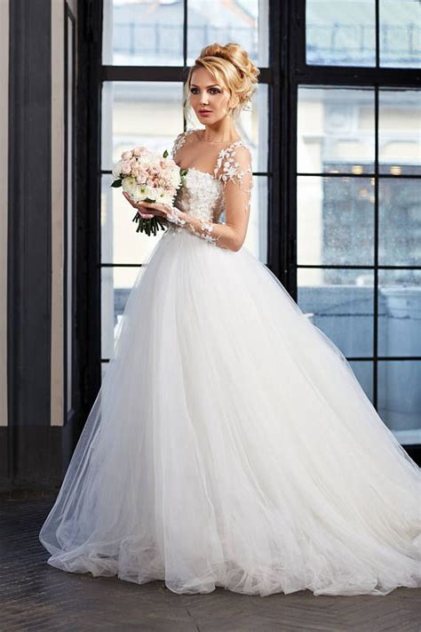 Here are 2 possible meanings. Hochzeit Ballkleid, Fee Brautkleid in weiß, lange ...