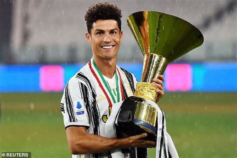 Juventus 1 3 Roma Serie A Champions Lift The Trophy Despite Home