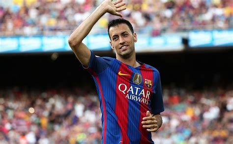 Busquets plays as a defensive midfielder for spain national football team and barcelona. Busquets y Barcelona, juntos hasta el 2021 - Mediotiempo