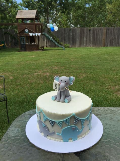 An Elephant Cake For My Baby 1 St Birthday Elephant Birthday Cakes