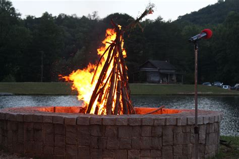Camp Fire At Its Greatest Outdoor Decor Campfire Decor