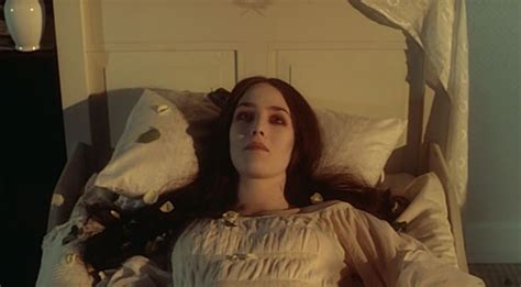 Isabelle adjani is a french film actress and singer. Isabelle Adjani / Nosferatu | Film noir, Filmes, Looks