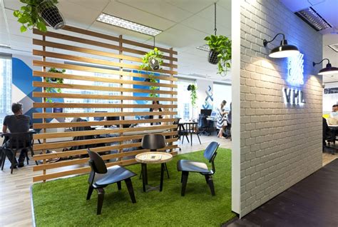 25 Modern Office Spaces That Blend With Nature