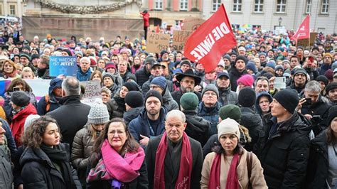 Scholz und Baerbock bei Großdemonstrationen gegen Rechts