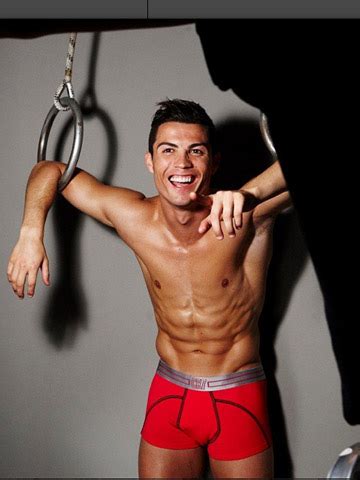 Eww Can You Spot What S Wrong With Cristiano Ronaldo In This Naked Photo Celebsnow