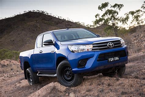 Toyota Hilux Extra Cab Specs And Photos 2015 2016 2017 2018 2019