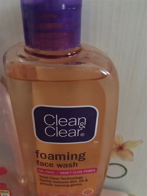 Clean And Clear Foaming Face Wash Reviews Price Benefits How To Use It
