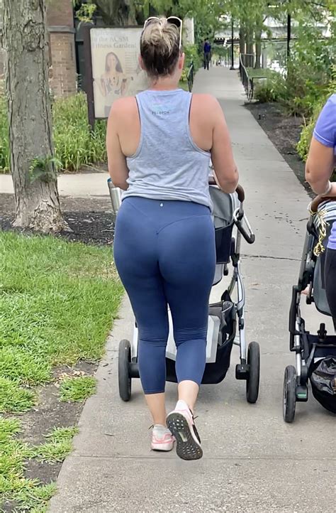 insane thick milf ass spandex leggings and yoga pants forum