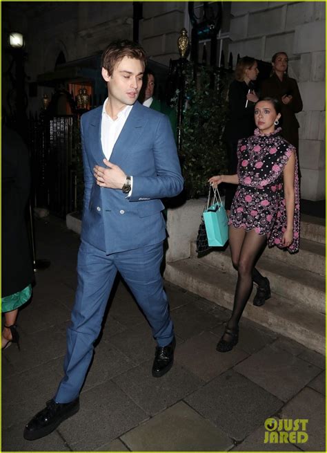 Douglas Booth And Bel Powley Are Engaged See The Ring Photo 4581247