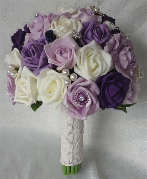 Mysterious Purple And Grey Fall Wedding Color Inspirations Buquês