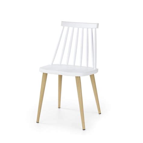 Chaise blanche et bois au design scandinave pour une salle à manger