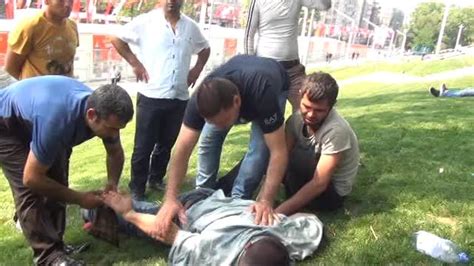 Bonzai İçerek Gezi Parkı nda Krize Giren Turistin İçler Acısı Hali