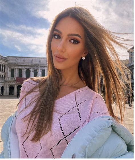 7 Pesona Oksana Voevodina Miss Moscow Yang Dicampakkan Sultan Malaysia