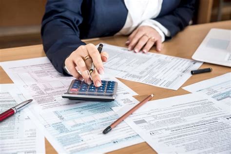Hire A Lawyer When You Are Working On Taxes