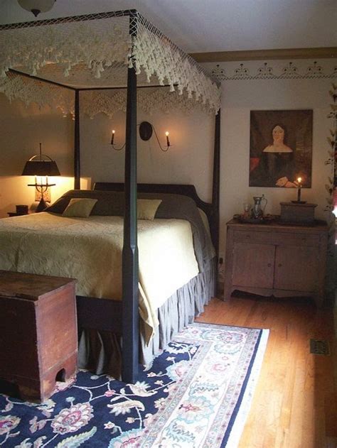 Cool blues, foamy white, and perhaps the easiest and most economic of bedroom decorating ideas is to swap out the bedding. Eye For Design: Decorating Colonial/Primitive Bedrooms