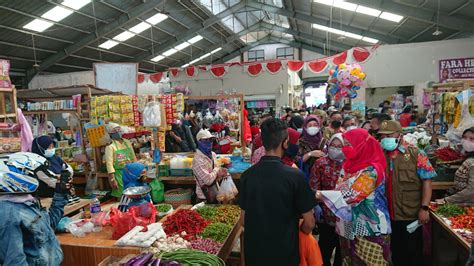 Pasar terapung dan pasar tani pelancongan. Wali Kota Eva Dwiana Optimis Pasar Tani Jadi Pasar ...