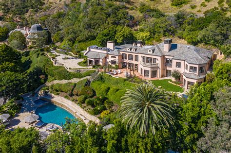 See Kelsey Grammer's former Malibu mansion listed for $19.95 million