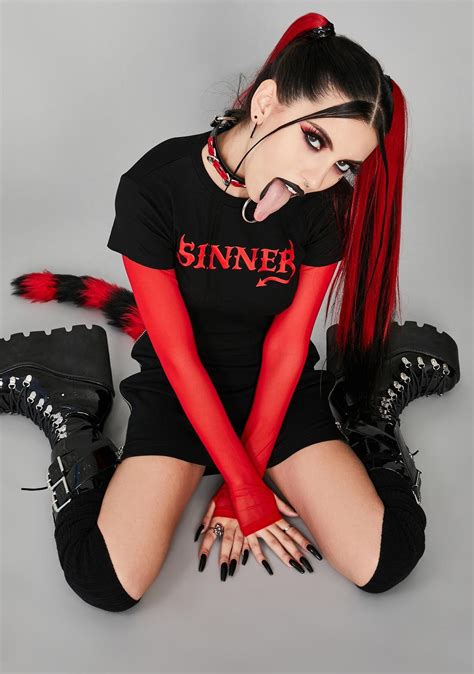 Widow Graphic Tee Sinner Black Red Hot Goth Girls Gothic Outfits Punk Fashion