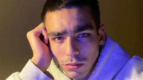 el actor de Élite omar ayuso presentó a su novio en redes sociales