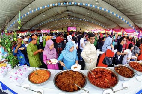 Kebaikan mengadakan majlis rumah terbuka. 4 tips ke jamuan rumah terbuka sempena hari raya | Iluminasi