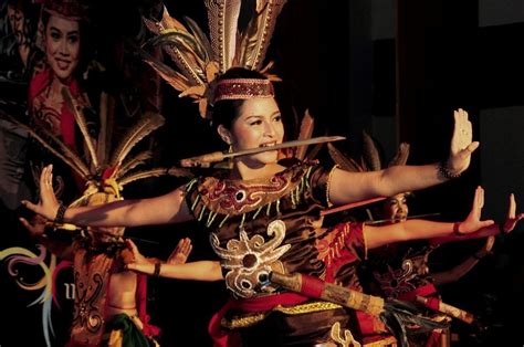 8 Tarian Adat Kalimantan Tengah Dengan Corak Budaya Khas Dayak Tak Terlihat