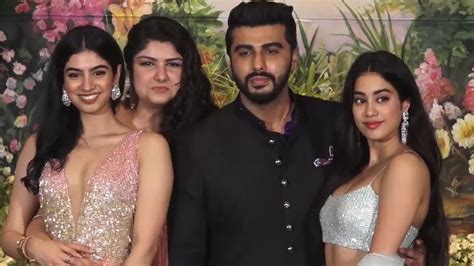 arjun kapoor poses with his sisters jhanvi khushi anshula sonam kapoor wedding reception