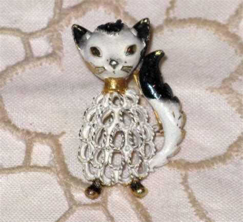 Mamselle Black And White Kittycat Brooch B 2 2 Etsy Cat Bling Retro Jewelry Holiday Jewelry