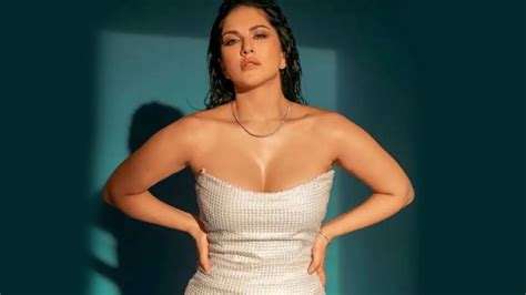 Sunny Leone Finally Arrives In Dhaka After Being Denied A Work Permit To Shoot In Bangladesh