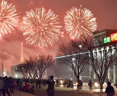 Happy New Year 2017 Kicked Off By Fireworks Around The World Daily Star