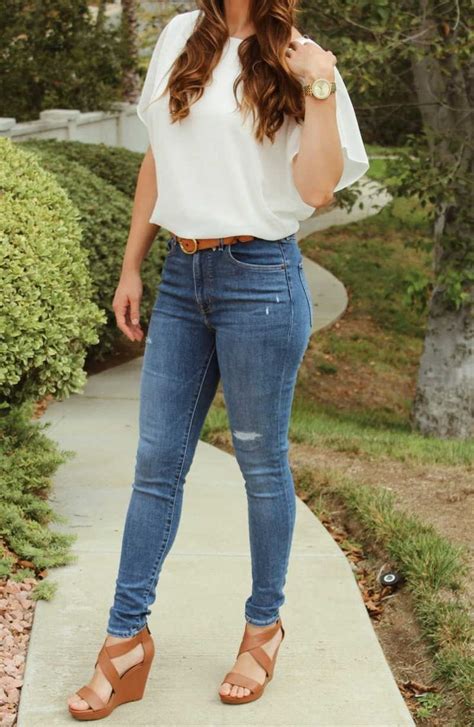 Blouse And Jeans Great For Date Night This Fall Style Is Super Cute