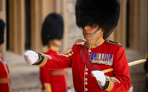 New Documentary The Queens Guard A Year In Service The British Army