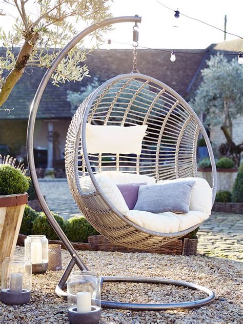 The Coolest Hanging Furniture That Everybody Deserves to Have