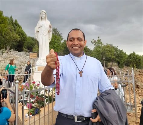 Padre Rafael Moreira Conta A Alegria De Celebrar A Missa Do Natal Do