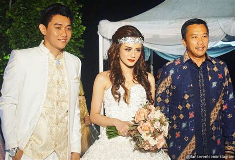 Dylan sahara ditemukan meninggal dunia, ifan ' seventin ' telah menemukan istrinya, dylan sahara, walaupun sudah dalam keadaan tak bernyawa. Jadi Korban Tsunami Selat Sunda, 8 Momen Ifan Seventeen ...