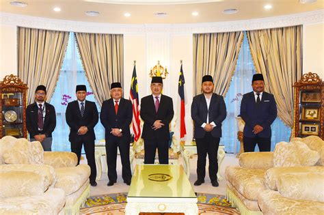 Menerima Kunjungan Hormat Yg Bhg Datuk Azim Tyt Melaka