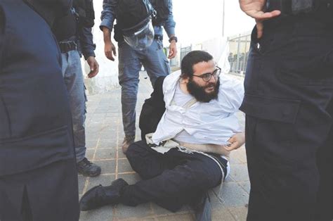 israeli police ultra orthodox protesters clash over schools world dawn
