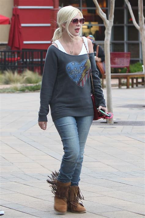 Tori Spelling Est De Retour Dans Sa Skinny Jeans Photos