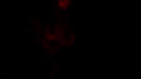 Je n'arrive pas à obtenir un dégradé bien fondu. Fumée rouge sur fond noir isolé — Vidéo cubee © #70093845