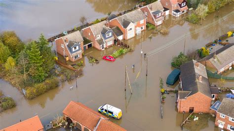 Uk Weather Flooded Parts Of England Prepare For Danger To Life Rain