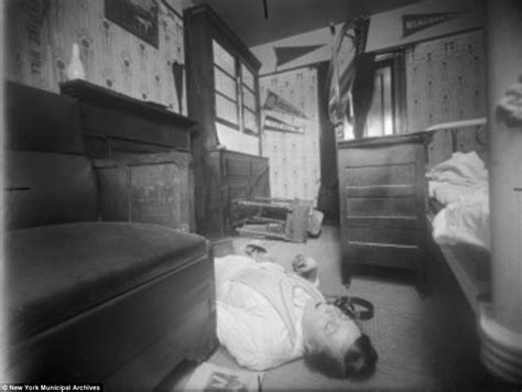 Chilling Black And White Pictures Reveal New Yorks Grisly History Of