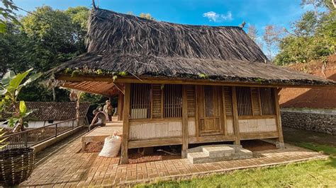 Rumah Adat Sunda Kampungnya Indah Semua Penduduknya Pengrajin Bambu