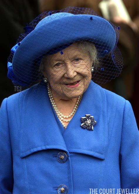 How much of queen elizabeth the queen mother's work have you seen? The Queen Mother's Sapphire Flower Brooch | The Court Jeweller