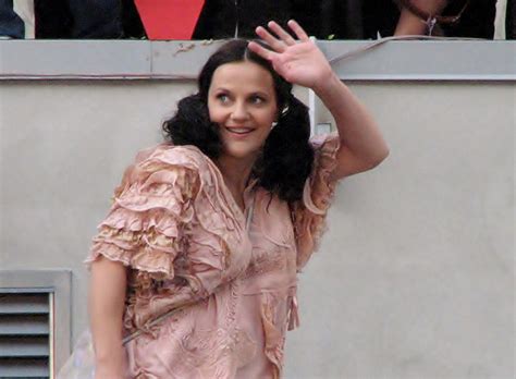 Tři roky byla monika absolonová vdaná za hokejistu václava eiselta (vzali se v roce 2000). Hele Kõrve | International Dubbing Wiki | Fandom