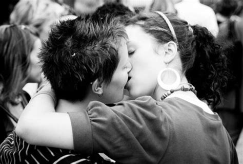 Survival Guide 10 Things That Happen In A Lesbian Relationship Kitschmix