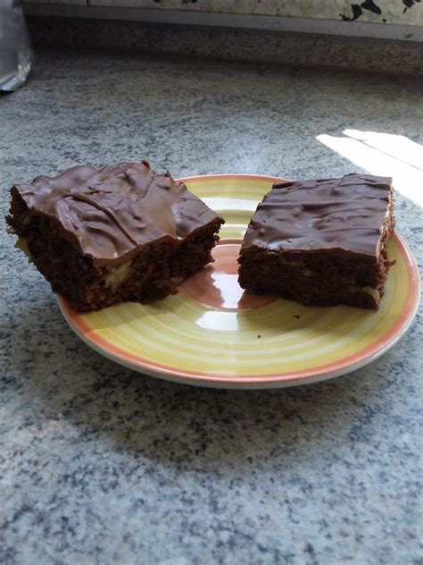 Über 89 bewertungen und für beliebt befunden. Saftiger, veganer Schoko-Bananen-Kuchen von alternativ ...