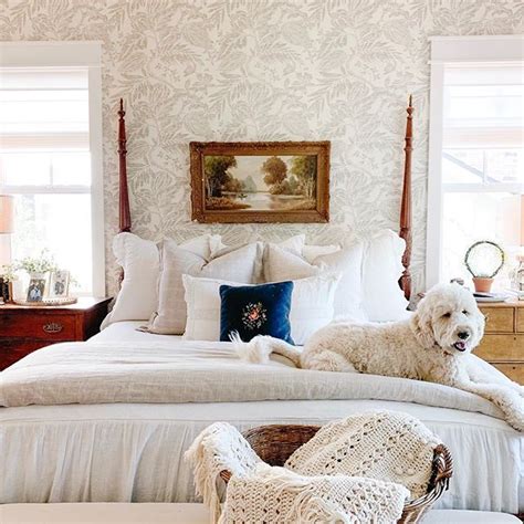 Need to deep clean your bedroom? Stephanie Benedetto on Instagram: ": No one follows the ...