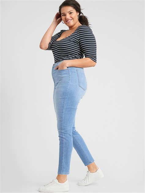 Petite Curvy High Rise Super Stretch Medium Wash Legging Fit Jean