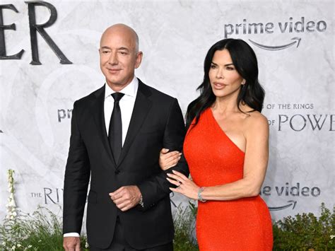 Jeff Bezos And Girlfriend Lauren Sanchez Flaunt Their Romance In Rare Red